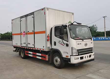 解放虎VN5米5易燃固体厢式运输车