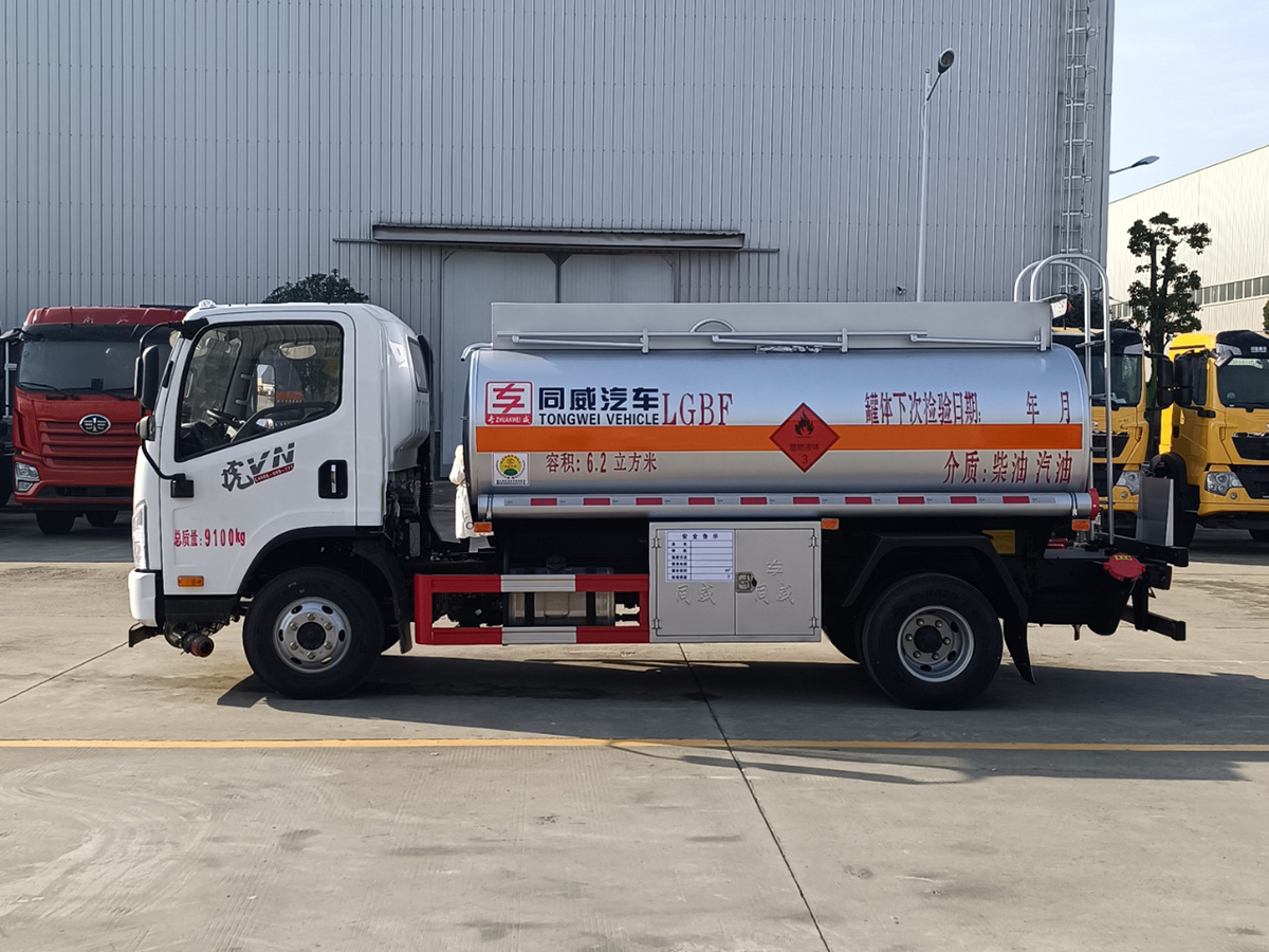 解放虎VN5吨油罐车